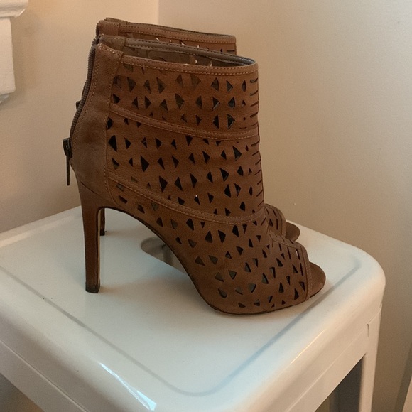 Vince Camilo beige sandals - Picture 2 of 4
